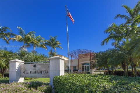 Casa en venta en Miami Beach, Florida, 4 dormitorios, 393.44 m2 № 1973290 - foto 19