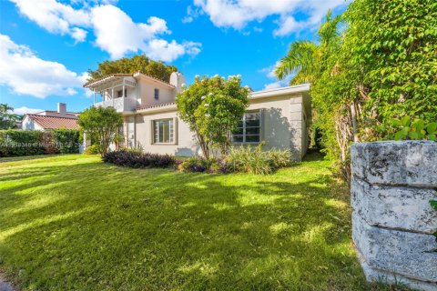 Casa en venta en Miami Beach, Florida, 4 dormitorios, 393.44 m2 № 1973290 - foto 13