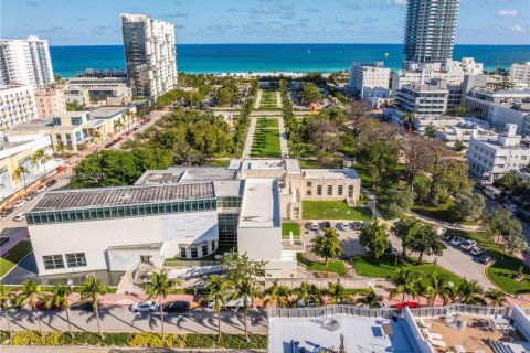Casa en venta en Miami Beach, Florida, 4 dormitorios, 393.44 m2 № 1973290 - foto 18