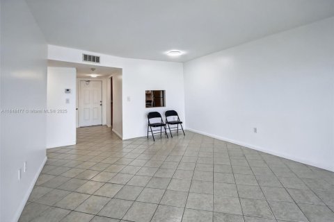 Купить кондоминиум в Санрайз, Флорида 2 спальни, 78.97м2, № 2012236 - фото 15