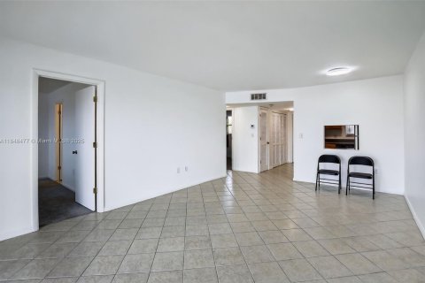 Купить кондоминиум в Санрайз, Флорида 2 спальни, 78.97м2, № 2012236 - фото 10