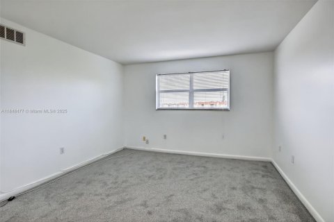 Купить кондоминиум в Санрайз, Флорида 2 спальни, 78.97м2, № 2012236 - фото 20