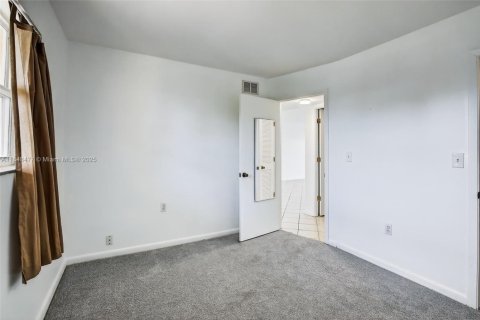 Купить кондоминиум в Санрайз, Флорида 2 спальни, 78.97м2, № 2012236 - фото 28