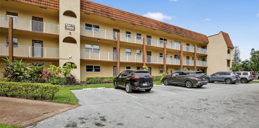 Кондоминиум с 2 спальнями в Санрайз, Флорида № 2012236