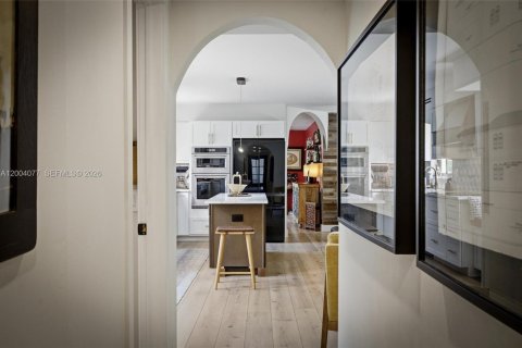 Купить виллу или дом в Корал-Гейблс, Флорида 4 спальни, 210.7м2, № 2145909 - фото 29