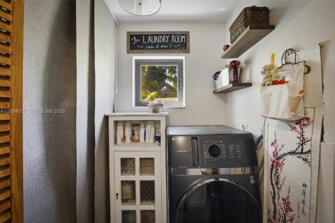Купить виллу или дом в Корал-Гейблс, Флорида 4 спальни, 210.7м2, № 2145909 - фото 28