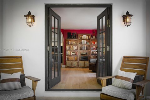 Купить виллу или дом в Корал-Гейблс, Флорида 4 спальни, 210.7м2, № 2145909 - фото 17