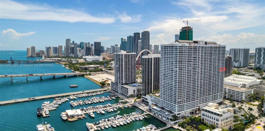 Condo à Miami, Floride, 3 chambres  № 1877529