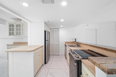 Copropriété à vendre à Miami, Floride: 3 chambres, 170.94 m2 № 1877529 - photo 12