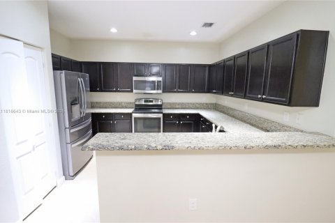 House in Cutler Bay, Florida 5 bedrooms, 271.65 sq.m. № 1772693 - photo 16