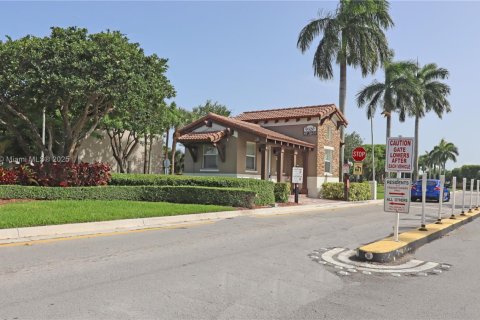 House in Cutler Bay, Florida 5 bedrooms, 271.65 sq.m. № 1772693 - photo 5