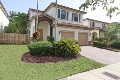 House in Cutler Bay, Florida 5 bedrooms, 271.65 sq.m. № 1772693 - photo 3