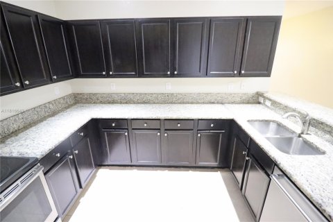 House in Cutler Bay, Florida 5 bedrooms, 271.65 sq.m. № 1772693 - photo 19