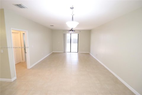 House in Cutler Bay, Florida 5 bedrooms, 271.65 sq.m. № 1772693 - photo 13