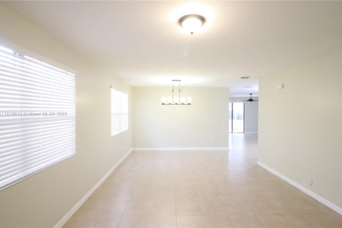 House in Cutler Bay, Florida 5 bedrooms, 271.65 sq.m. № 1772693 - photo 12