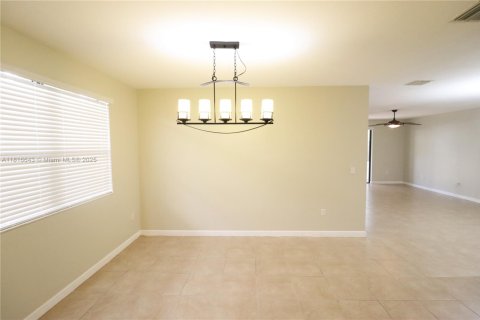 House in Cutler Bay, Florida 5 bedrooms, 271.65 sq.m. № 1772693 - photo 9