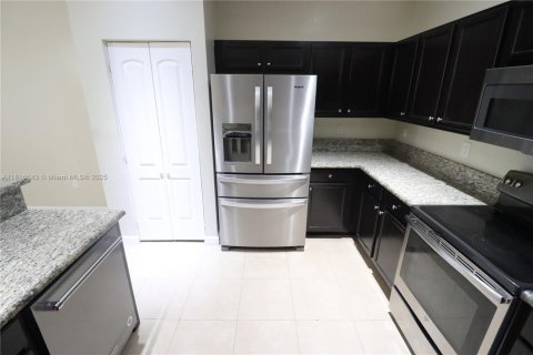 House in Cutler Bay, Florida 5 bedrooms, 271.65 sq.m. № 1772693 - photo 20