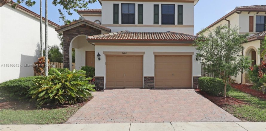 House in Cutler Bay, Florida 5 bedrooms, 271.65 sq.m. № 1772693