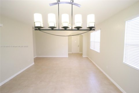 House in Cutler Bay, Florida 5 bedrooms, 271.65 sq.m. № 1772693 - photo 10