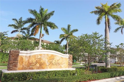 House in Cutler Bay, Florida 5 bedrooms, 271.65 sq.m. № 1772693 - photo 7