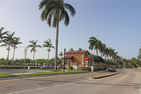 House in Cutler Bay, Florida 5 bedrooms, 271.65 sq.m. № 1772693 - photo 6