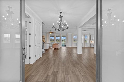 House in Wesley Chapel, Florida 5 bedrooms, 407.1 sq.m. № 1567485 - photo 6