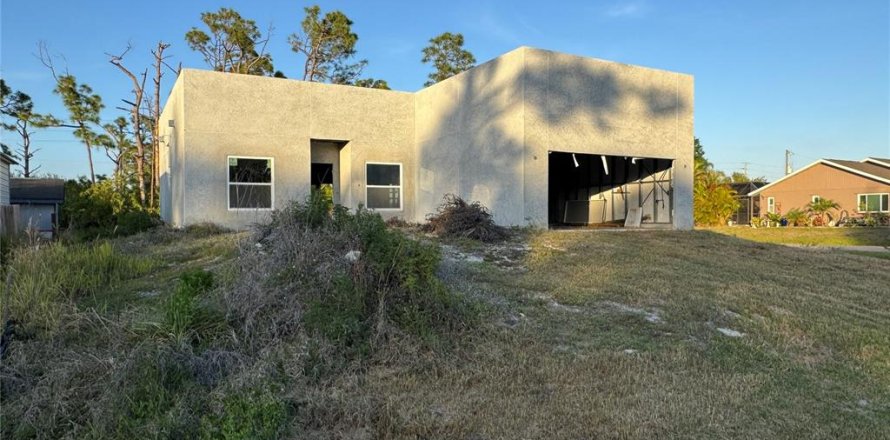 Villa ou maison à Port Charlotte, Floride 3 chambres, 176.98 m2 № 2214562