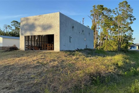 Villa ou maison à vendre à Port Charlotte, Floride: 3 chambres, 176.98 m2 № 2214562 - photo 2
