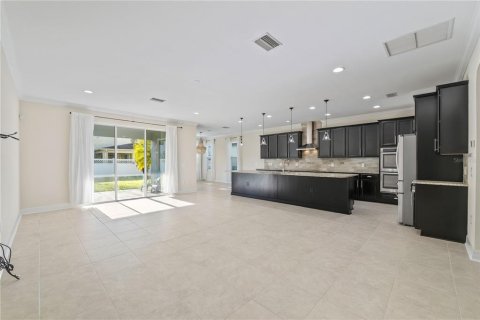House in Wesley Chapel, Florida 4 bedrooms, 272.48 sq.m. № 2239148 - photo 6