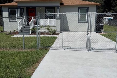 House in Dade City, Florida 3 bedrooms, 111.48 sq.m. № 2309964