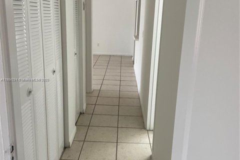 Снять в аренду кондоминиум в Дорал, Флорида 2 спальни, 98.48м2, № 1930184 - фото 11