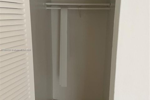 Снять в аренду кондоминиум в Дорал, Флорида 2 спальни, 98.48м2, № 1930184 - фото 9