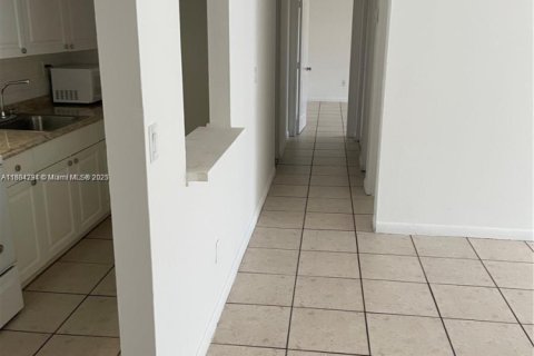 Снять в аренду кондоминиум в Дорал, Флорида 2 спальни, 98.48м2, № 1930184 - фото 6