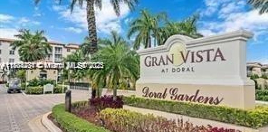 Кондоминиум с 2 спальнями в Дорал, Флорида № 1930184