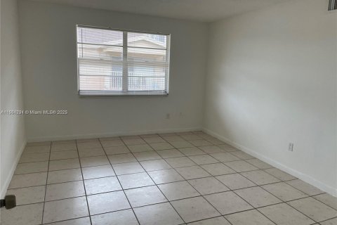 Снять в аренду кондоминиум в Дорал, Флорида 2 спальни, 98.48м2, № 1930184 - фото 10