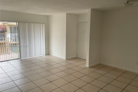 Снять в аренду кондоминиум в Дорал, Флорида 2 спальни, 98.48м2, № 1930184 - фото 2