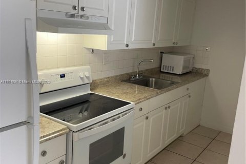 Снять в аренду кондоминиум в Дорал, Флорида 2 спальни, 98.48м2, № 1930184 - фото 5