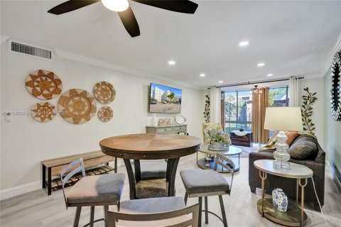 Condo in Lauderdale Lakes, Florida, 1 bedroom  № 1861639 - photo 10