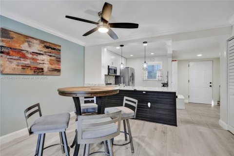 Condo in Lauderdale Lakes, Florida, 1 bedroom  № 1861639 - photo 11