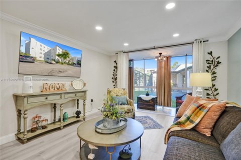Condo in Lauderdale Lakes, Florida, 1 bedroom  № 1861639 - photo 14