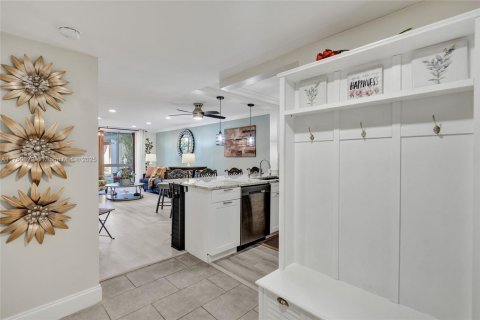Condo in Lauderdale Lakes, Florida, 1 bedroom  № 1861639 - photo 8