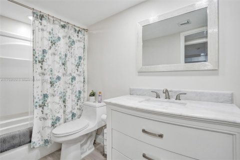 Condo in Lauderdale Lakes, Florida, 1 bedroom  № 1861639 - photo 24