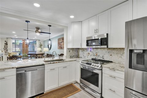 Condo in Lauderdale Lakes, Florida, 1 bedroom  № 1861639 - photo 2