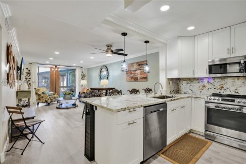Condo in Lauderdale Lakes, Florida, 1 bedroom  № 1861639 - photo 1