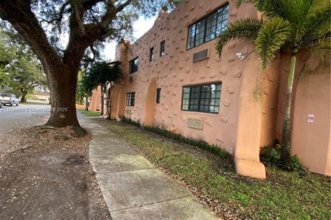 Купить коммерческую недвижимость в Майами-Спрингс, Флорида № 1936763 - фото 10