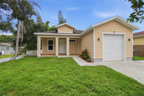 House in Sarasota, Florida 2 bedrooms, 112.32 sq.m. № 2316552