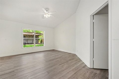 House in Palm Bay, Florida 3 bedrooms, 113.53 sq.m. № 2403674 - photo 24