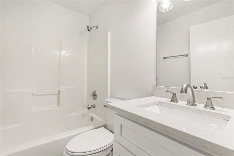 House in Palm Bay, Florida 3 bedrooms, 113.53 sq.m. № 2403674 - photo 27
