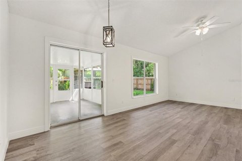 House in Palm Bay, Florida 3 bedrooms, 113.53 sq.m. № 2403674 - photo 15