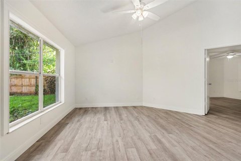 House in Palm Bay, Florida 3 bedrooms, 113.53 sq.m. № 2403674 - photo 25